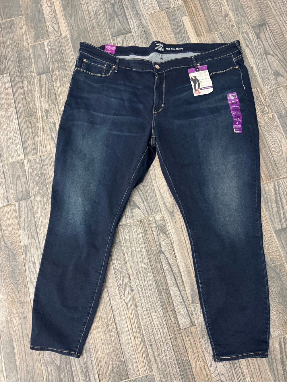 Levi Gold Women’s Mid Rise Skinny Stretch - size 28 - NWT
